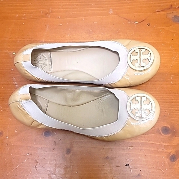 TORY BURCH CAROLINA PATENT LEATHER BALLERINA FLAT CREAM SHOES SIZE 6 - Picture 2 of 9